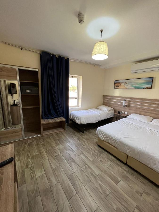 La Riva Hotel Акаба Екстериор снимка