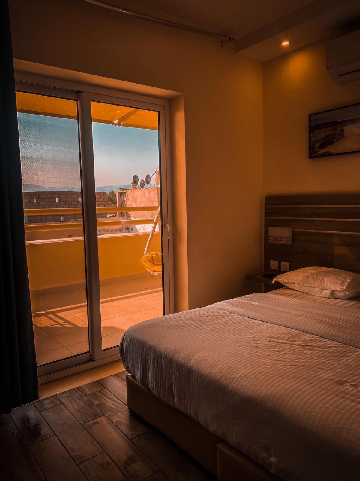 La Riva Hotel Акаба Екстериор снимка